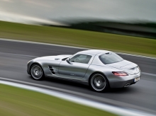  Mercedes-Benz SLS  